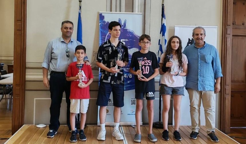 Milli Satranççılar Kavala'da Zirveyi Bırakmadı