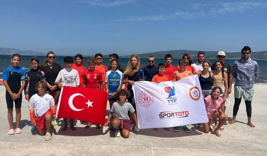 IQFOIL Junior İzmir Gelişim Kampı 27 Katılımcıyla Tamamlandı