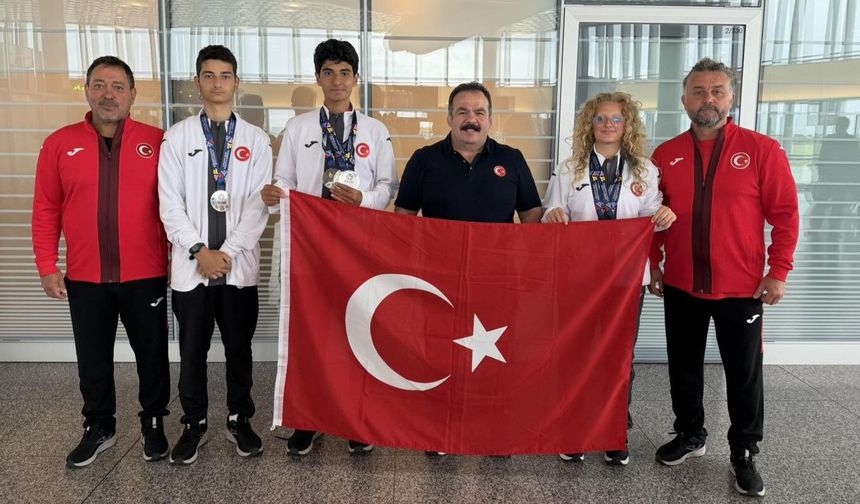İşitme Engelli Genç Milliler Teniste 4 Gümüş Madalya Kazandı